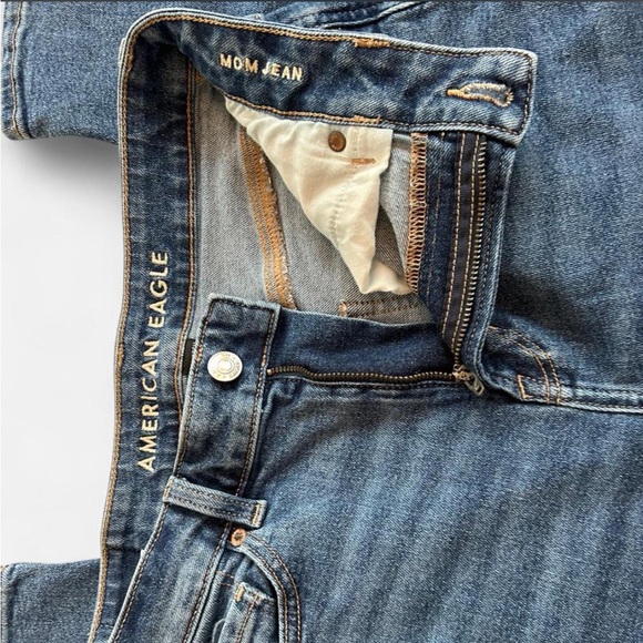 American Eagle Outfitters Women's Blue Mom Jeans size 4 regular - Picture 3 of 8